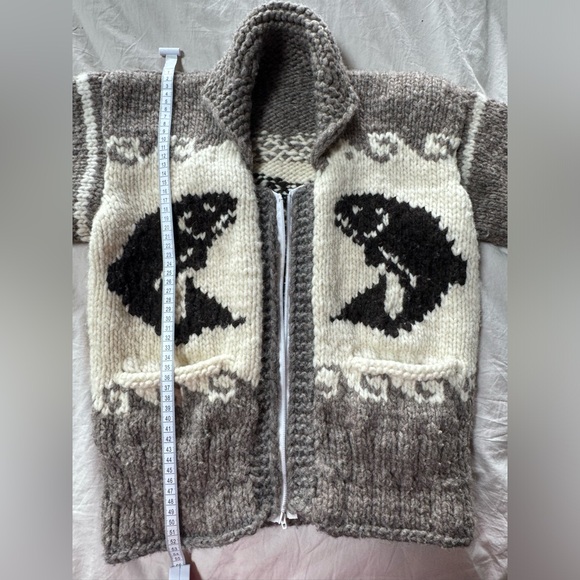 Authentic Custom Cowichan Sweater - Picture 2 of 4